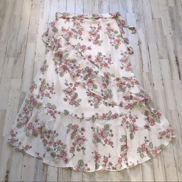 NWT Chelsea & Violet Wrap Skirt Floral Size Medium - Picture 7 of 14